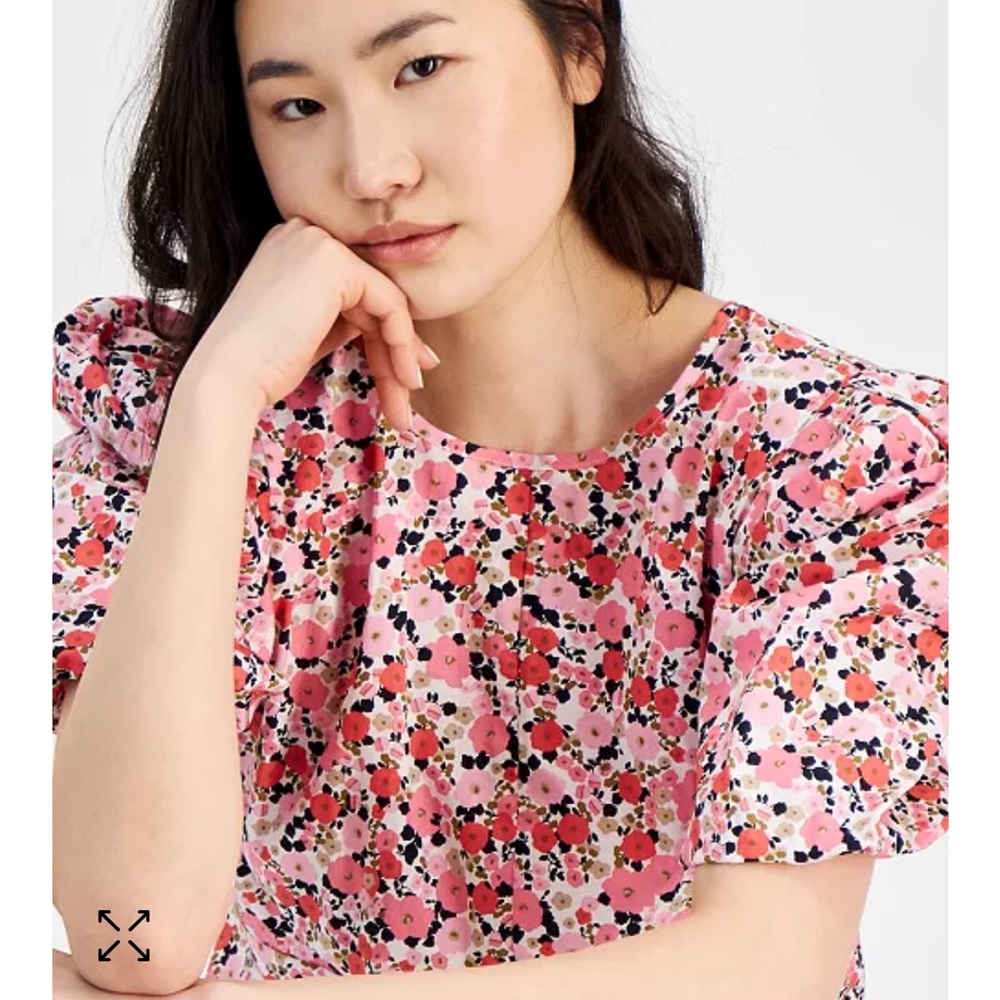 (L)This floral inspired pick from Tommy Hilfiger features puff sleeve